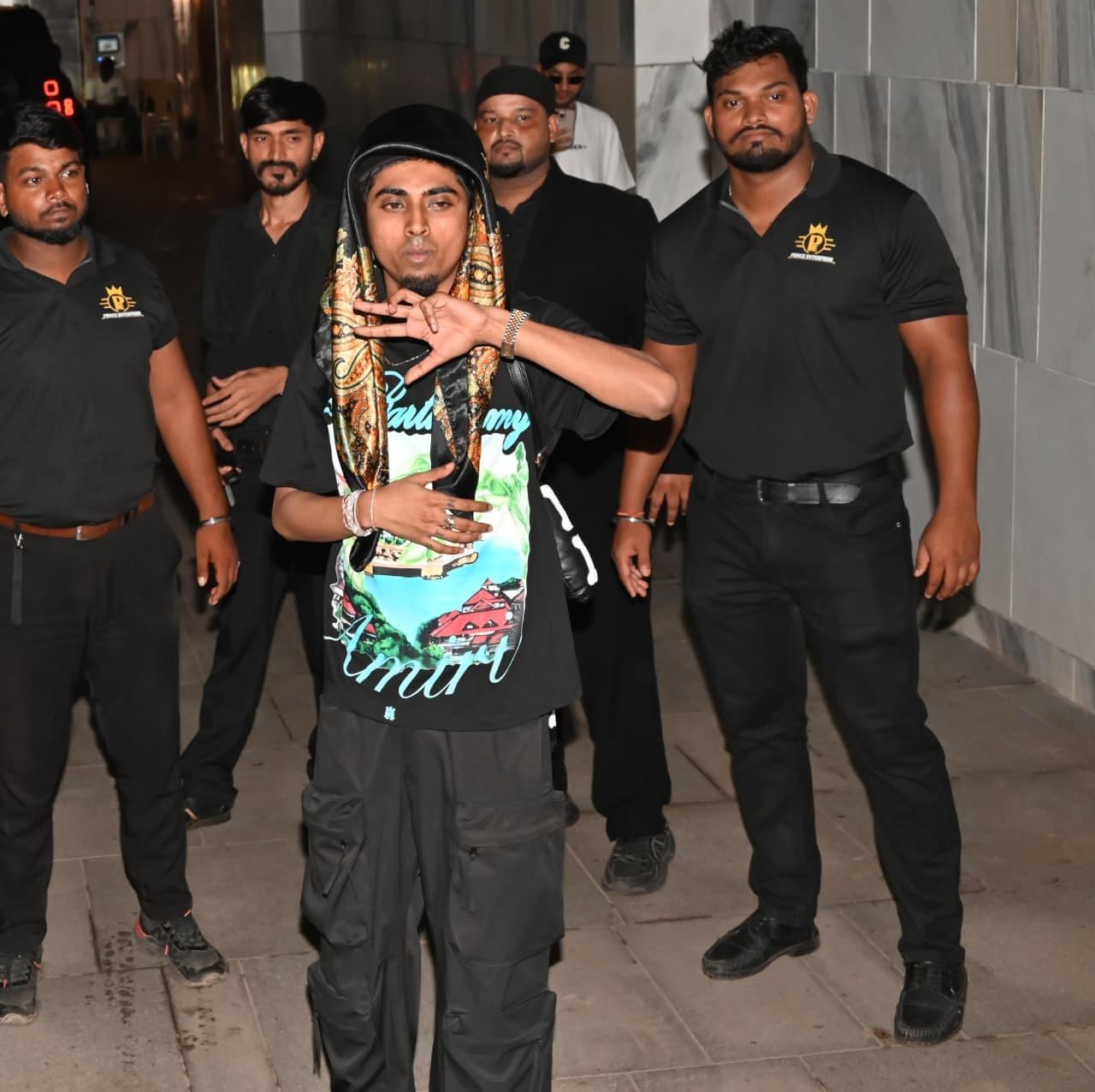After a while, Bigg Boss 16 winner MC Stan was papped in the town. He sported a quirky look and opted for a printed black t-shirt, paired with black bottoms and a fancy cap. 